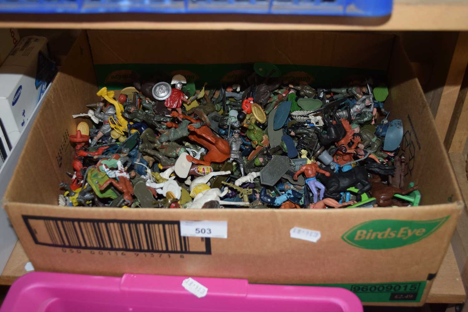 BOX VARIOUS PLASTIC TOY SOLDIERS AND OTHER FIGURES