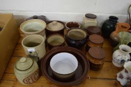 MIXED LOT VARIOUS KITCHEN STORAGE JARS AND SERVING DISHES TO INCLUDE HORNSEA