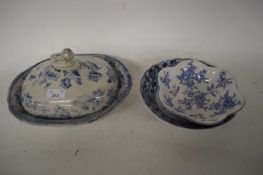 MIXED LOT COMPRISING BLUE AND WHITE TUREEN AND TWO FURTHER BLUE AND WHITE BOWLS