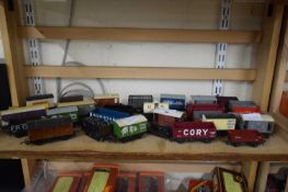 00 GAUGE MODEL RAILWAY ROLLING STOCK, COLLECTION VARIOUS WAGONS TO INCLUDE SOME BRANDED (QTY)