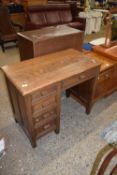 EARLY 20TH CENTURY OAK SINGLE PEDESTAL OFFICE DESK, 90CM WIDE