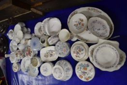 MIXED LOT VARIOUS CERAMICS TO INCLUDE WEDGWOOD ANGELA PATTERN, KUTANI CRANE, AND OTHERS COMPRISING