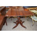 19TH CENTURY MAHOGANY TEA TABLE WITH FOLDING TOP OVER A TURNED COLUMN AND FOUR OUTSWEPT LEGS WITH
