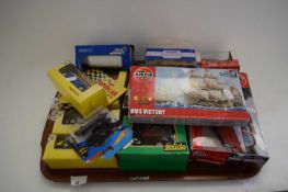 COLLECTION OF VARIOUS MODERN BOXED TOY CARS, BOXED AIRFIX KITS ETC