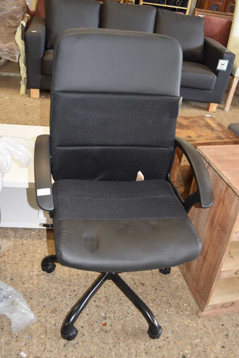 BLACK OFFICE CHAIR