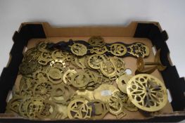 BOX OF HORSE BRASSES, TRIVET ETC