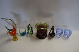 MIXED LOT : VARIOUS ART GLASS WARES TO INCLUDE FISH, COCKEREL, VARIOUS VASES