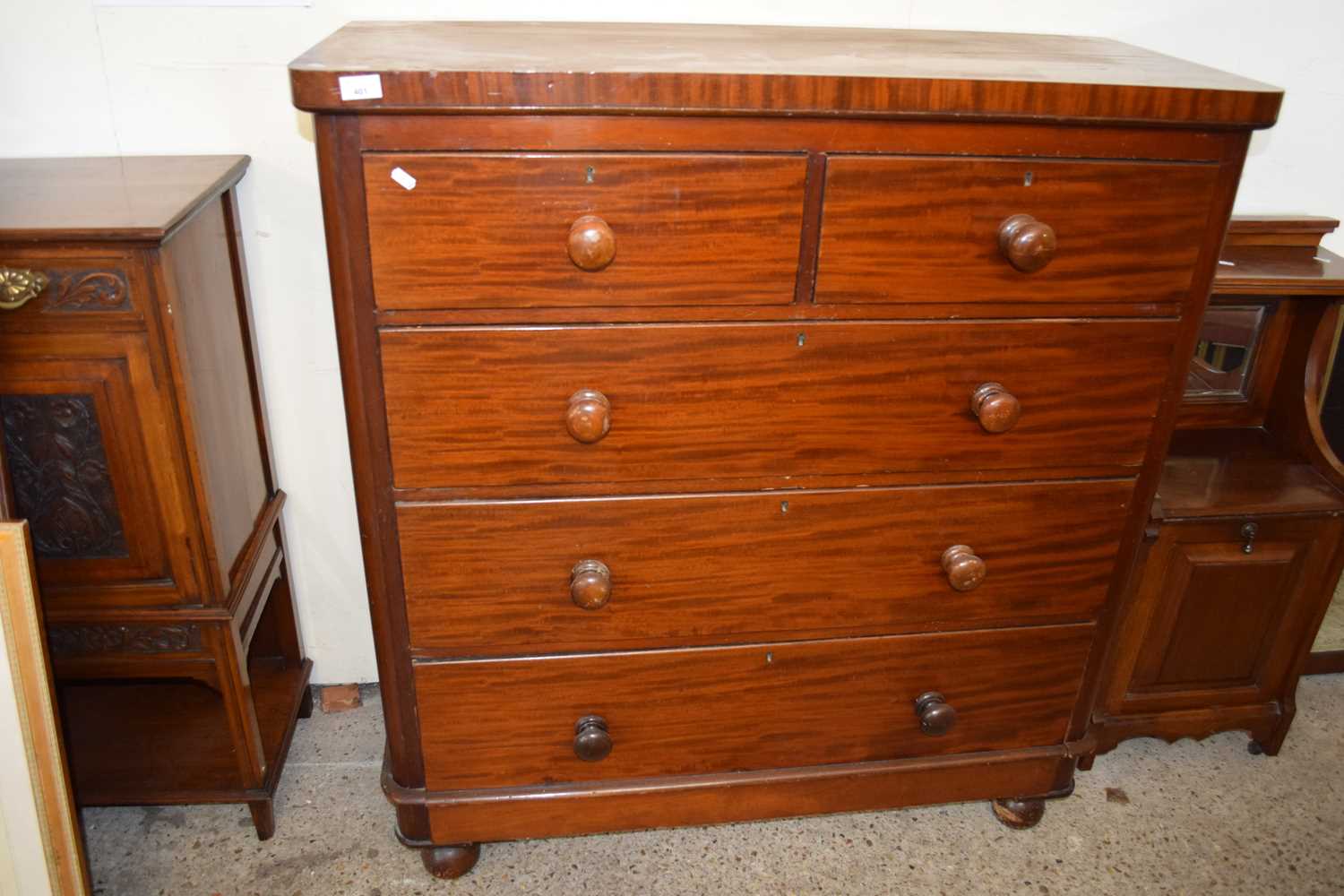 VICTORIAN MAHOGANY FIVE DRAWER CHEST, 111CM WIDE