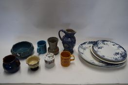 MIXED LOT : VARIOUS CERAMICS TO INCLUDE BLUE AND WHITE MEAT PLATES, VARIOUS JUGS AND OTHER ITEMS