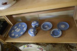 QUANTITY OF WEDGWOOD JASPERWARE INCLUDING A LONDON LANDMARKS PLATE PLUS A TALL WEST GERMAN POTTERY