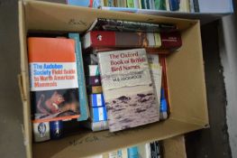 BOX OF MIXED BOOKS - OXFORD BOOK OF BRITISH BIRD NAMES, FIELD GUIDE TO NORTH AMERICAN ANIMALS, AND