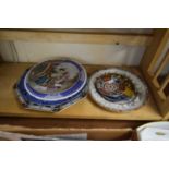 GROUP OF CERAMIC PLATES WITH FLORAL DESIGN, ONE WITH ORINETAL FIGURES (QTY)