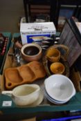 BOX CONTAINING CERAMIC KITCHEN WARES