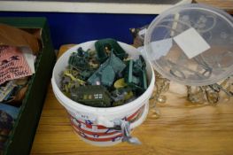 PLASTIC TUB CONTAINING QUANTITY OF TOY SOLDIERS ETC