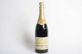 One bottle HP Bulmer Ltd, Hereford, 1969 Champagne Cider De Luxe, 25fl oz