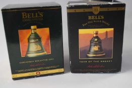 Bells Extra Special Old Scotch Whisky, Christmas decanter 1995, 70cl, with original box, together