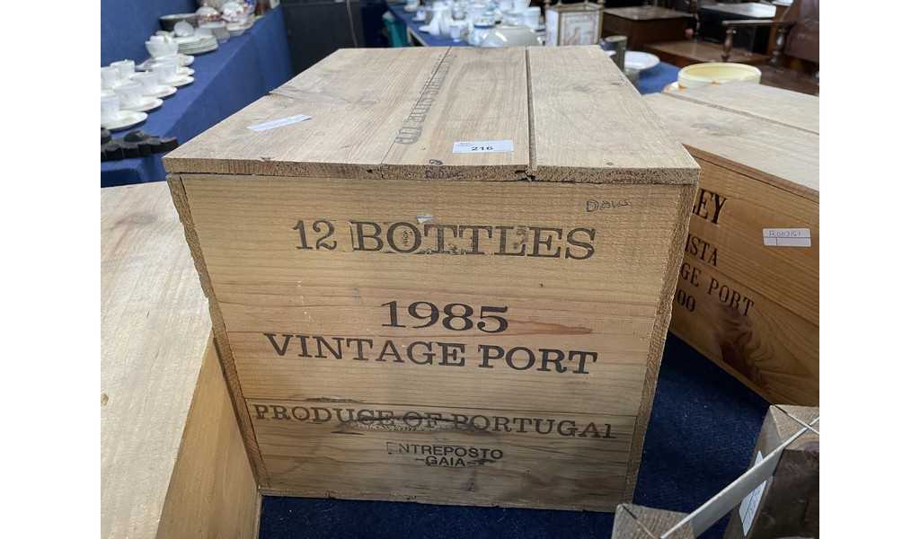 Twelve bottles Dow's vintage Port 1985 in original wooden case