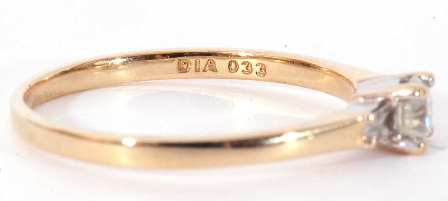Mixed Lot: 9ct gold single stone diamond ring having a round brilliant cut diamond, prong set - Image 9 of 12