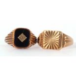 Mixed lot: 9ct gold gents signet ring, the square panel geometrically engraved, size V, together