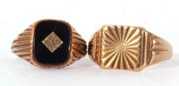 Mixed lot: 9ct gold gents signet ring, the square panel geometrically engraved, size V, together