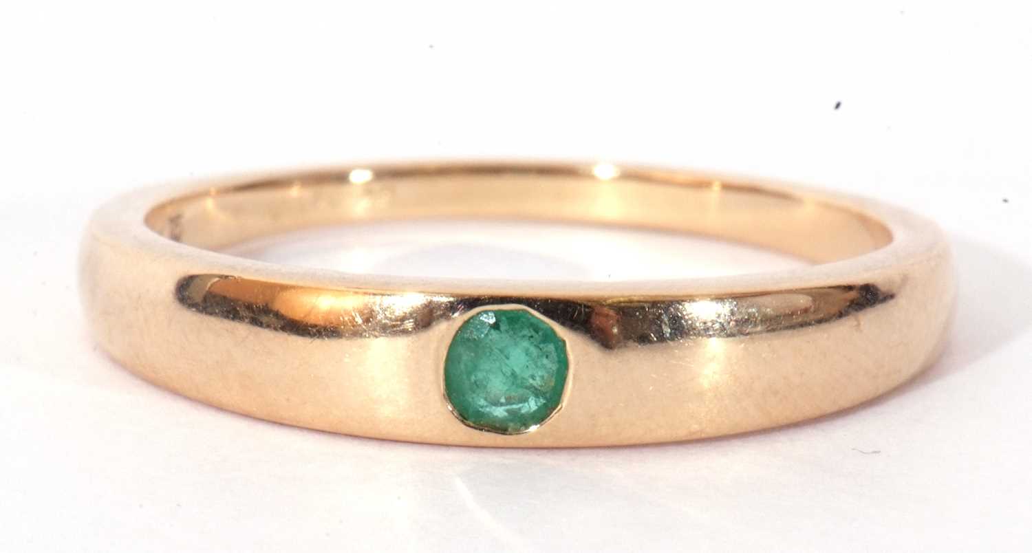 Modern 9ct gold single stone emerald ring, the plain polished band centring a flush set small - Image 2 of 10