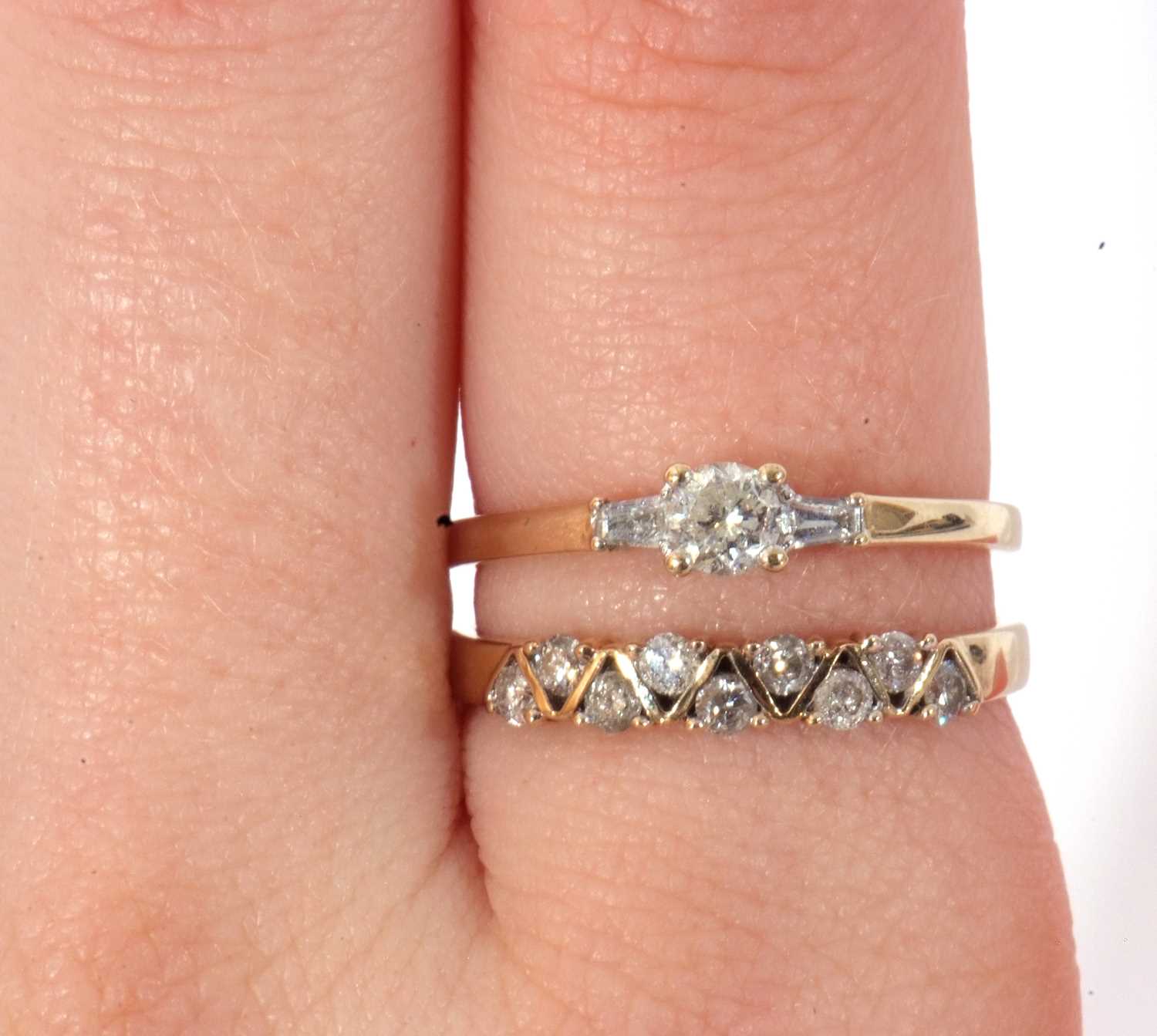 Mixed Lot: 9ct gold single stone diamond ring having a round brilliant cut diamond, prong set - Image 12 of 12