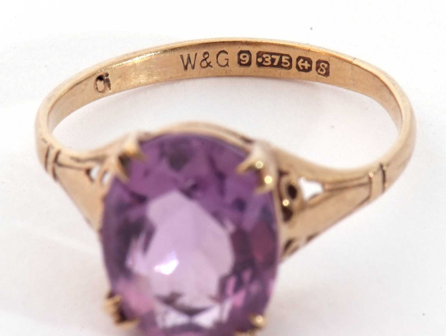 Mixed Lot: yellow metal and five stone graduated garnet ring, a 9ct gold purple stone ring, a 9ct - Image 7 of 14