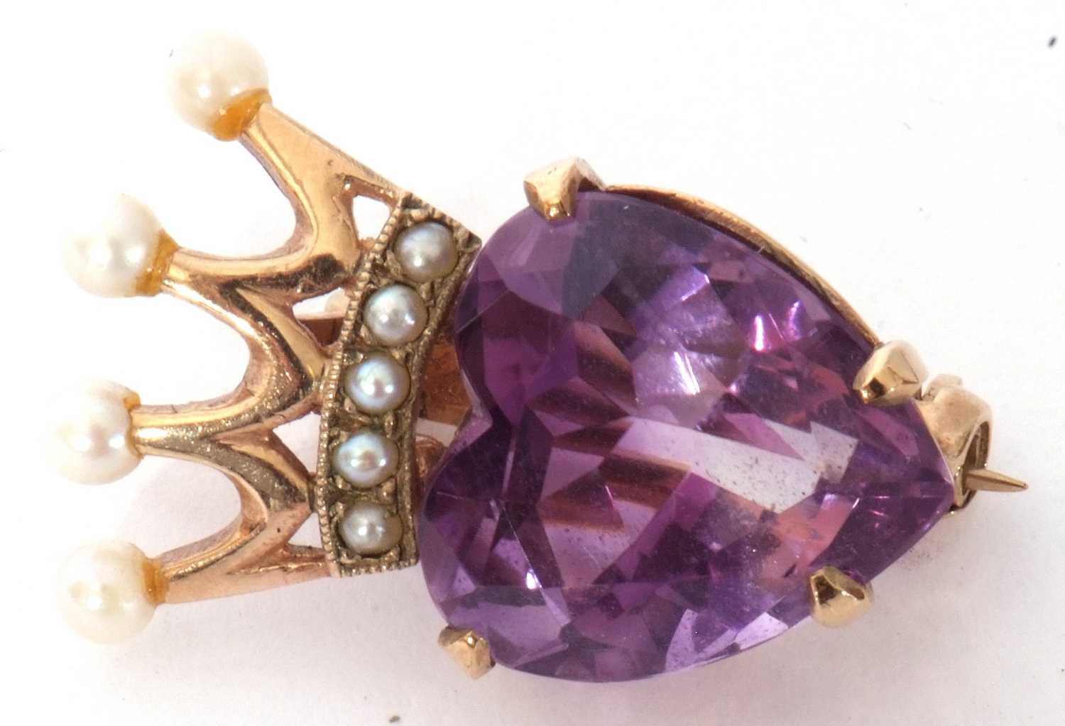 9ct gold amethyst brooch, the faceted heart shaped amethyst 15 x 12mm, four claw set below a seed - Image 6 of 8