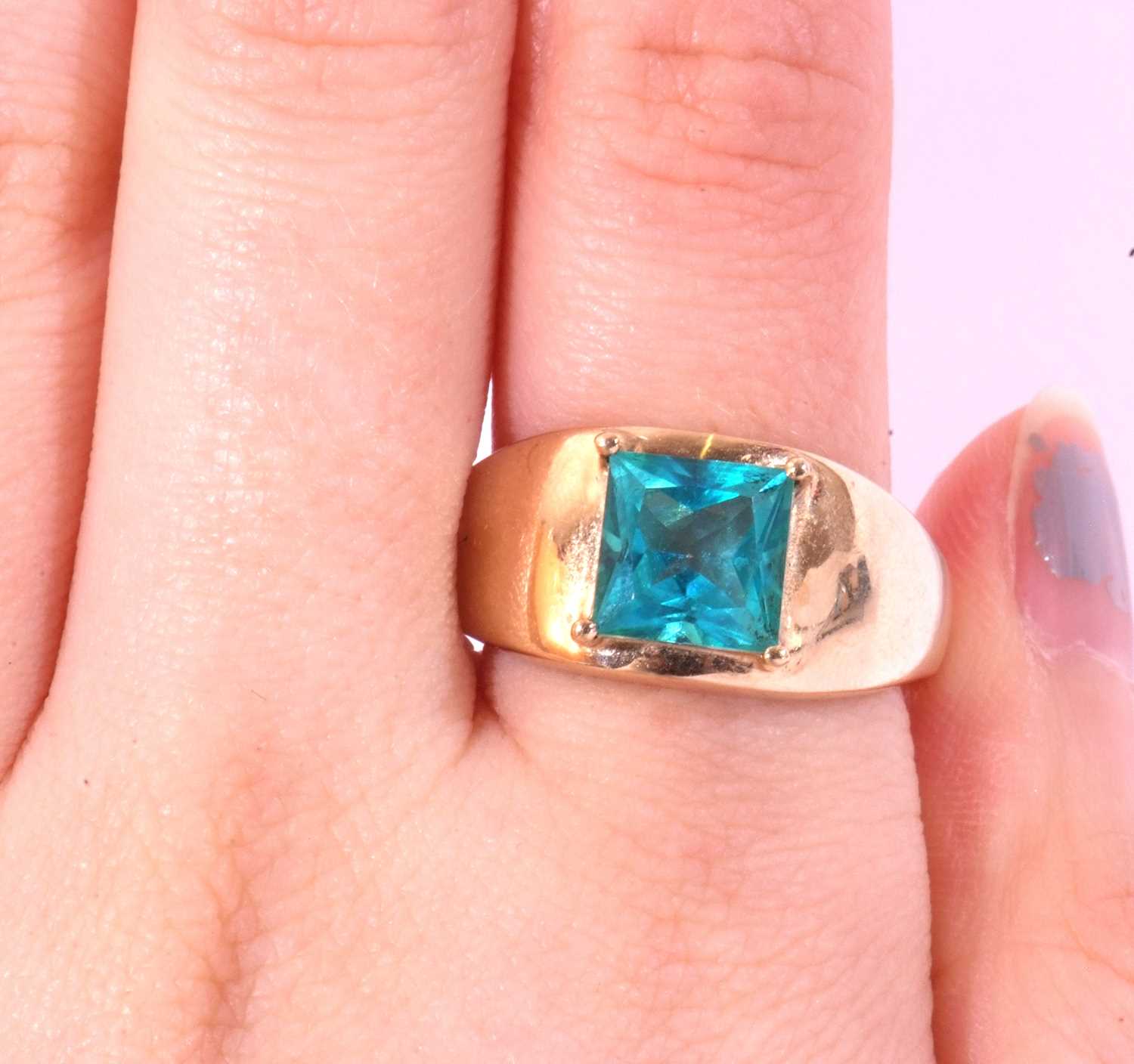 Modern 9ct gold blue zircon dress ring, the square cut zircon 8mm x 8mm, four claw set and raised - Image 10 of 10