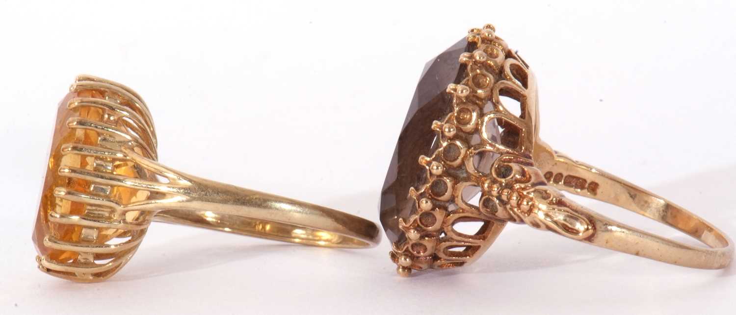 Mixed Lot: 9ct gold, smoky quartz dress ring, London 1972, size U, together with a 9ct gold lemon - Image 3 of 9