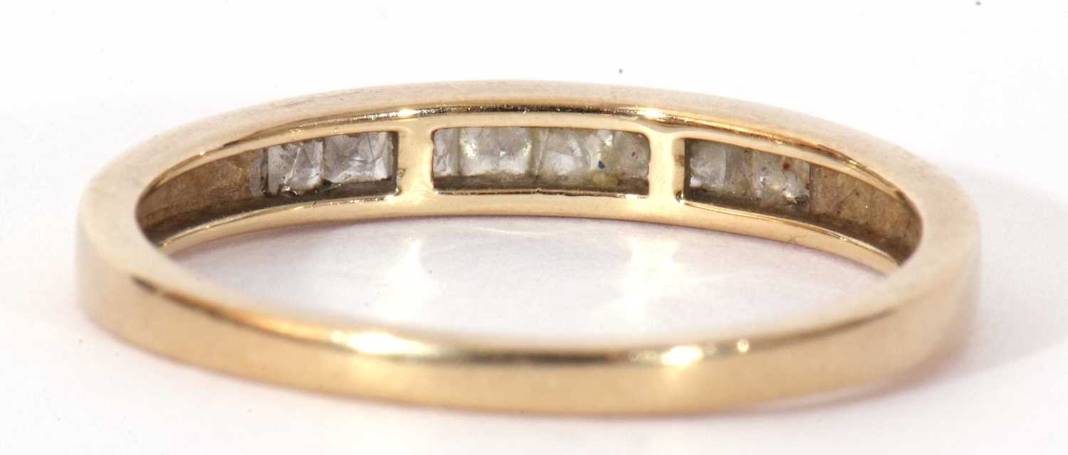 Modern 9ct gold and diamond ring featuring eight small Princess cut diamonds, channel set, size R - Image 4 of 8