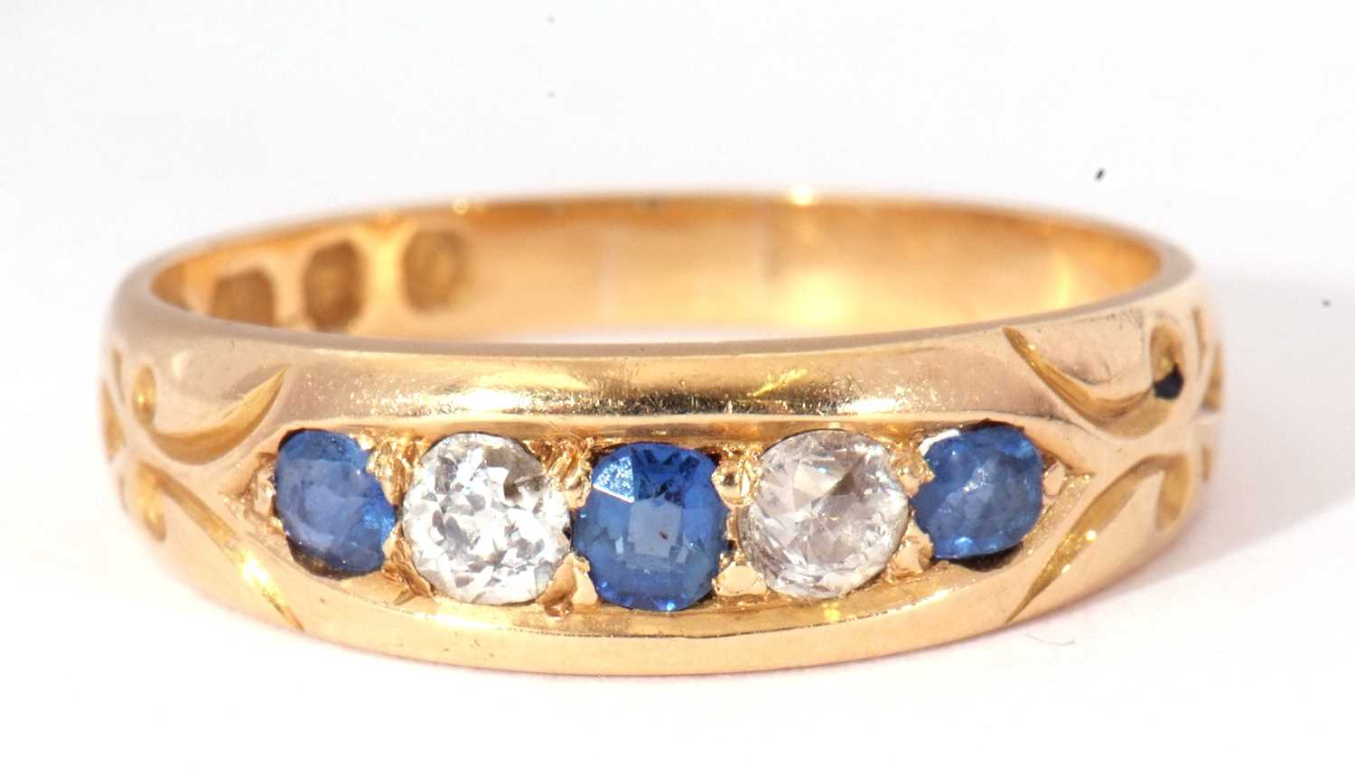 18ct gold sapphire and diamond ring, alternate set with three graduated sapphires and two round - Image 3 of 9