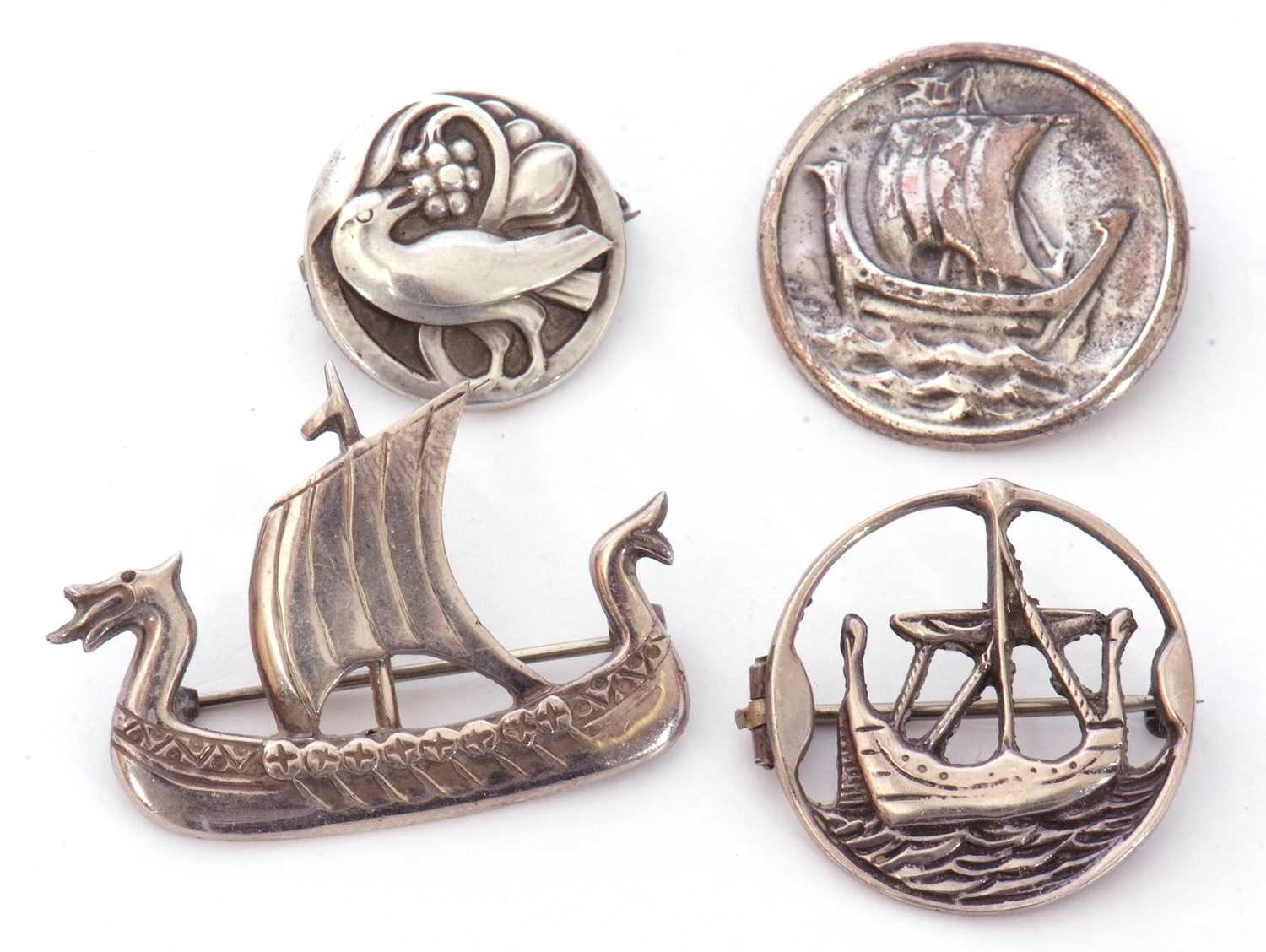 Mixed Lot: hallmarked silver Viking longboat brooch 'Edinburgh 1976', an openwork Scottish brooch - Image 2 of 5