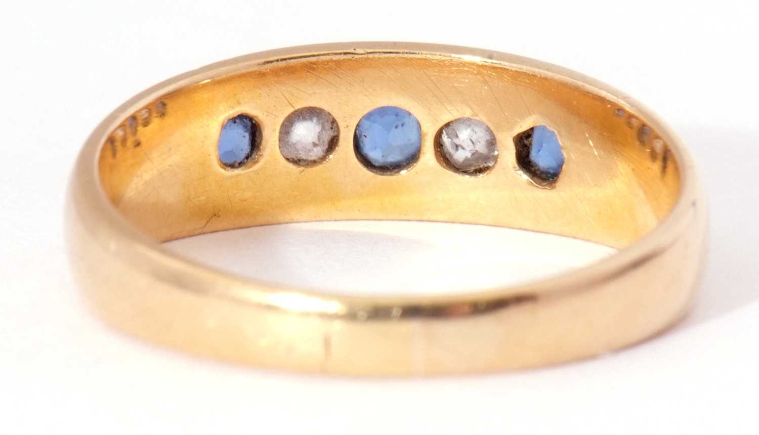 18ct gold sapphire and diamond ring, alternate set with three graduated sapphires and two round - Image 5 of 9