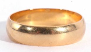 Modern 18ct gold and diamond wedding ring, plain polished design, the inside of the band set with