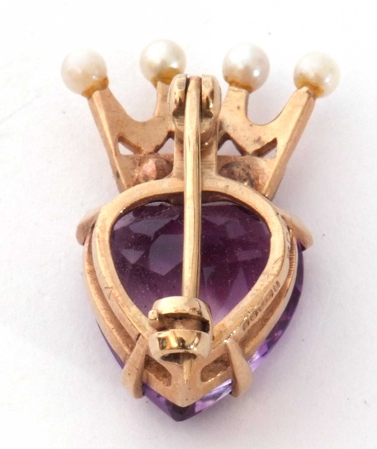9ct gold amethyst brooch, the faceted heart shaped amethyst 15 x 12mm, four claw set below a seed - Image 7 of 8