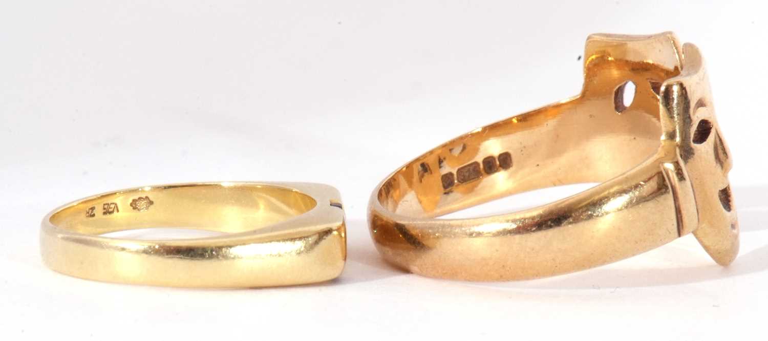 Mixed Lot: 9ct gold 'Comedy & Tragedy' mask ring, together with a 585 stamped designer ring set with - Image 8 of 12