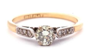 Antique single stone diamond ring centring a round brilliant cut diamonds of 0.25ct approx, raised