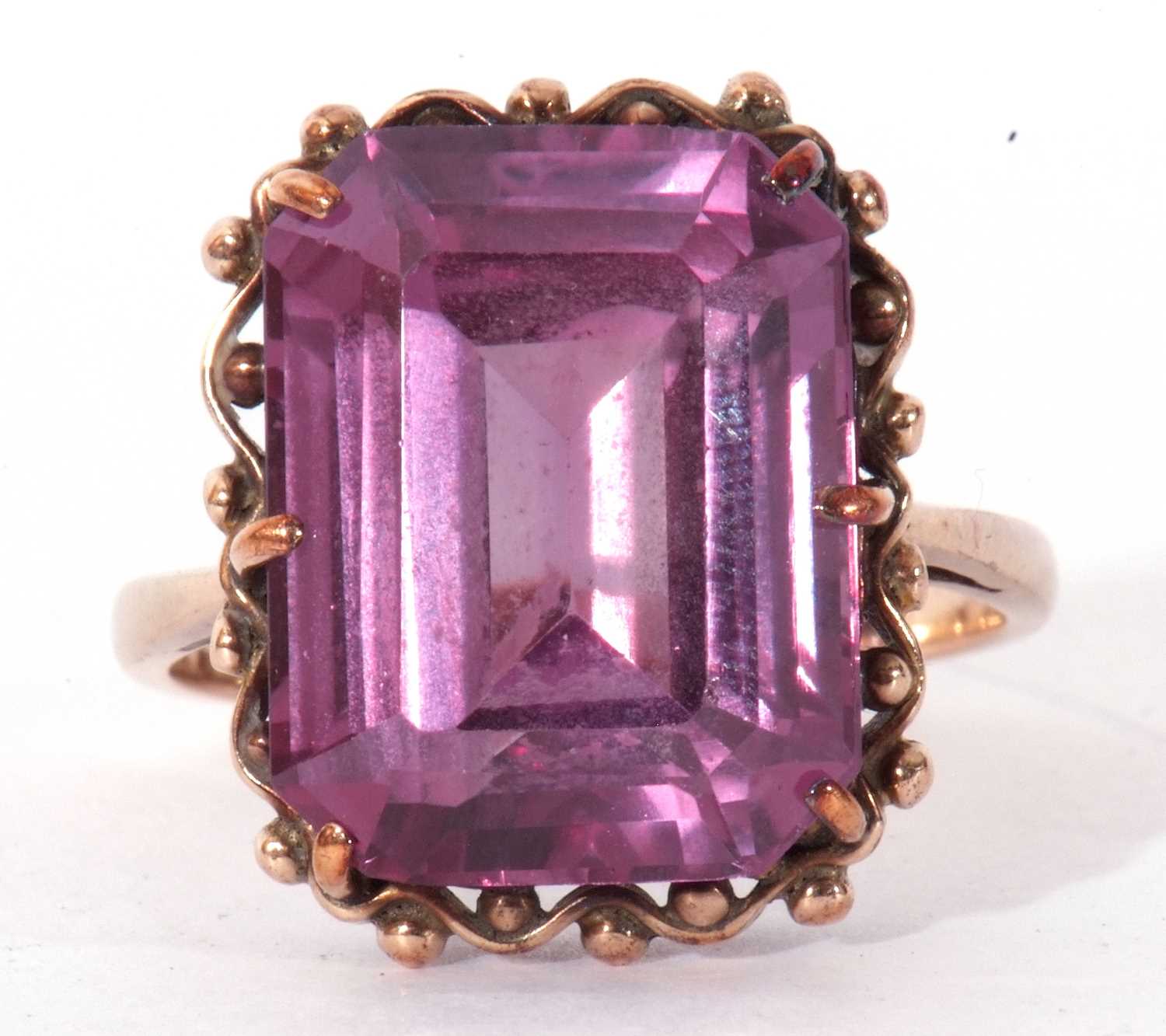 Synthetic spinel dress ring of rectangular cut, 16 x 12mm, colour change from blue to purple, size - Image 3 of 9