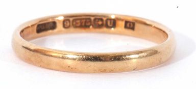 9ct gold wedding ring of plain polished design, Birmingham 1944, 1.6gms, size O/P