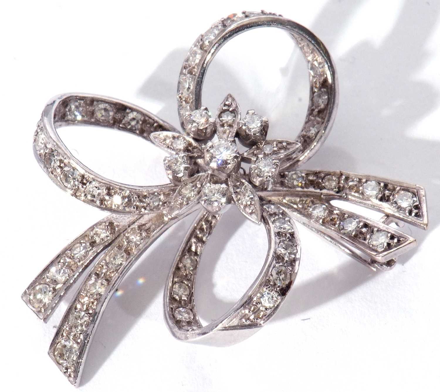 18ct white gold and diamond set floral and tied ribbon brooch, set throughout with small brilliant - Image 4 of 4