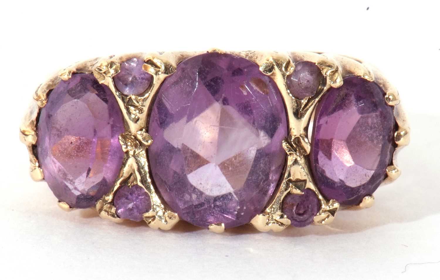 9ct gold three stone amethyst ring featuring three graduated oval facet cut amethysts highlighted - Image 2 of 8