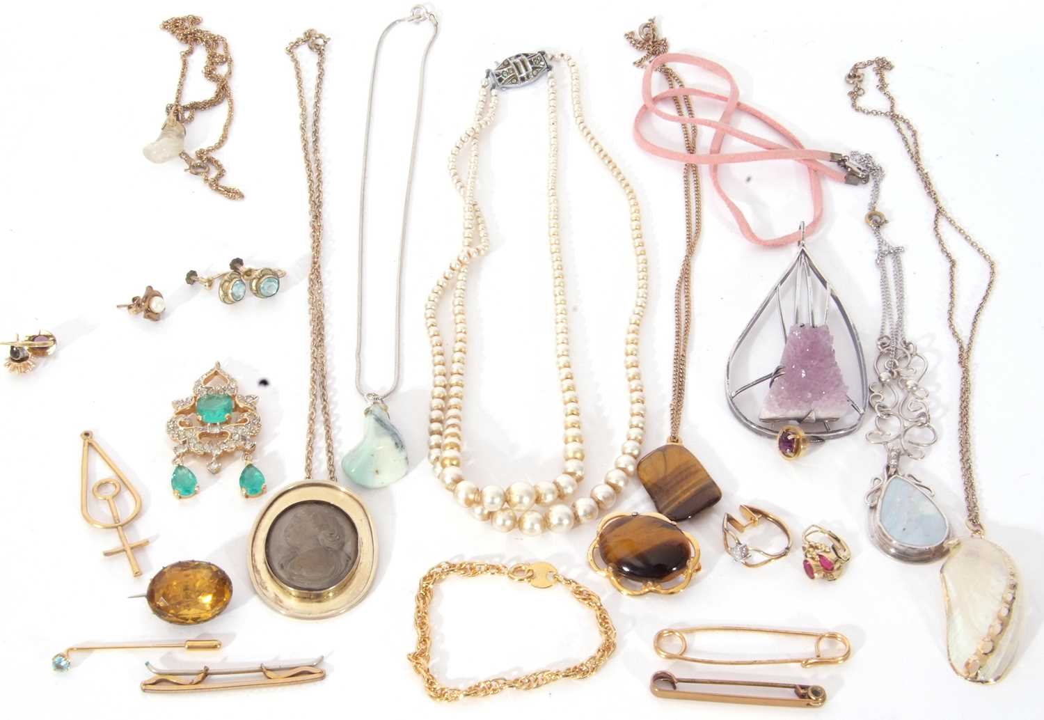 Mixed Lot: small quantity of costume jewellery to include pendants, necklaces etc - Image 2 of 2