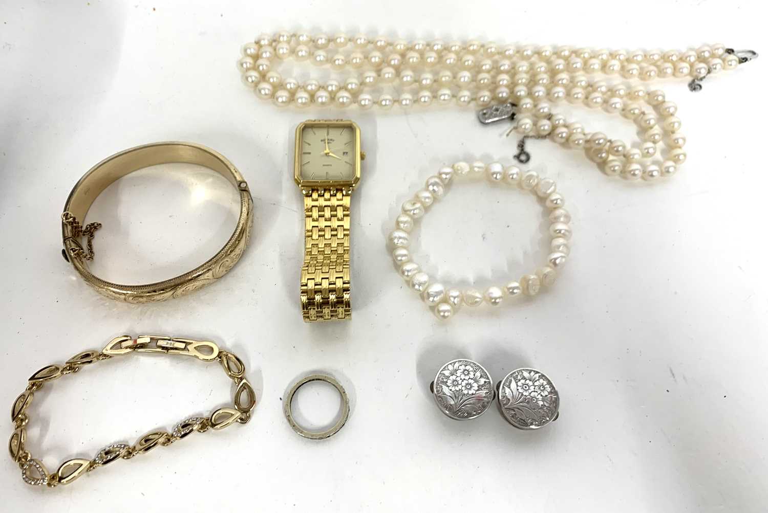 Mixed Lot: cased vintage manicure set (one item missing), a Rotary quartz watch, a small quantity of - Image 3 of 4