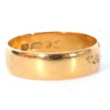 22ct gold wedding ring of plain polished design, 4.0gms, size O