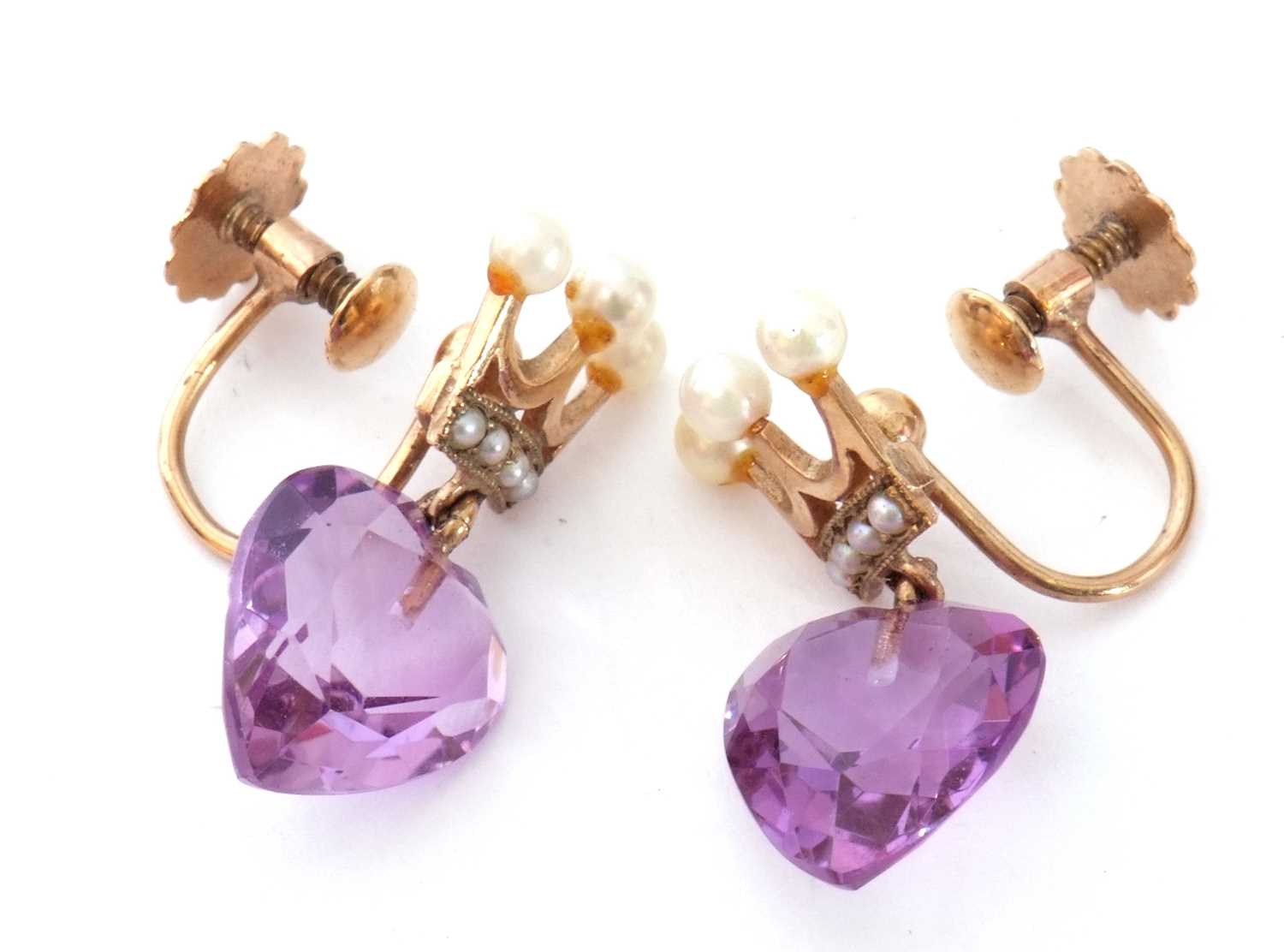 9ct gold amethyst brooch, the faceted heart shaped amethyst 15 x 12mm, four claw set below a seed - Image 2 of 8