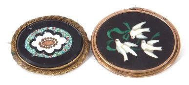 Mixed Lot: vintage petra dura oval brooch depicting three white doves, each holding a green