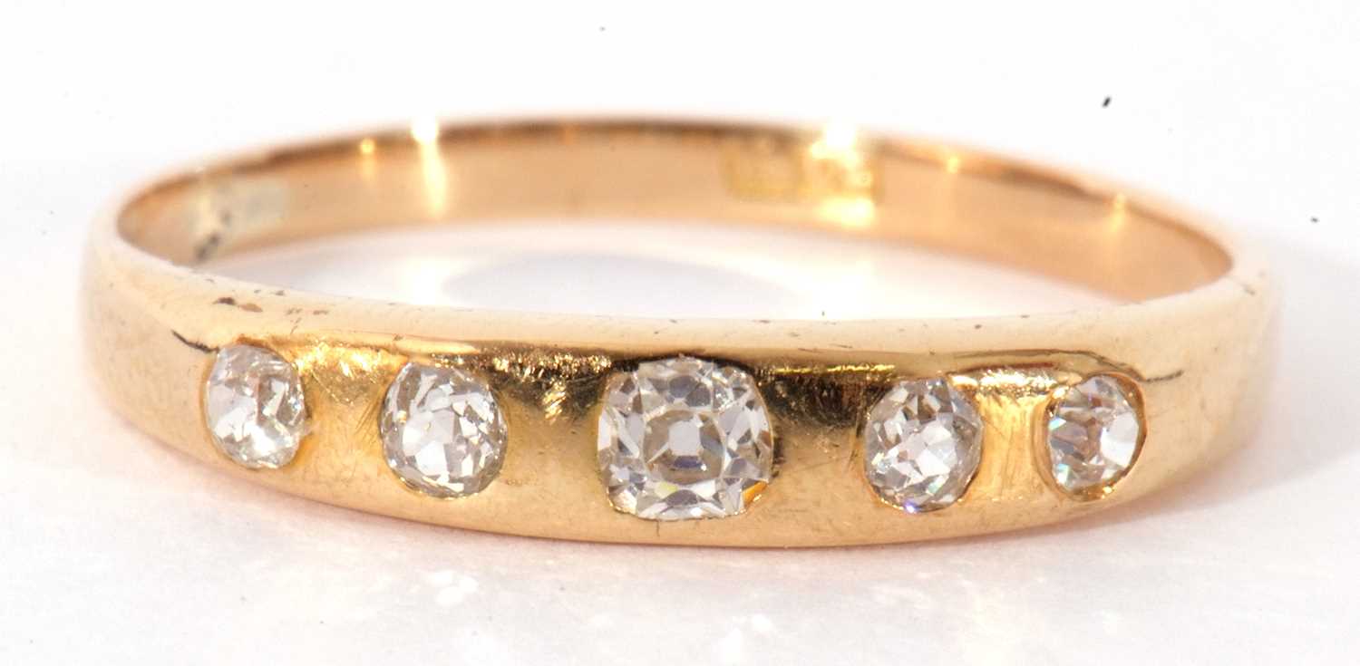 Five stone diamond ring featuring five old cut diamonds in engraved settings, 0.25ct approx, stamped - Image 3 of 11