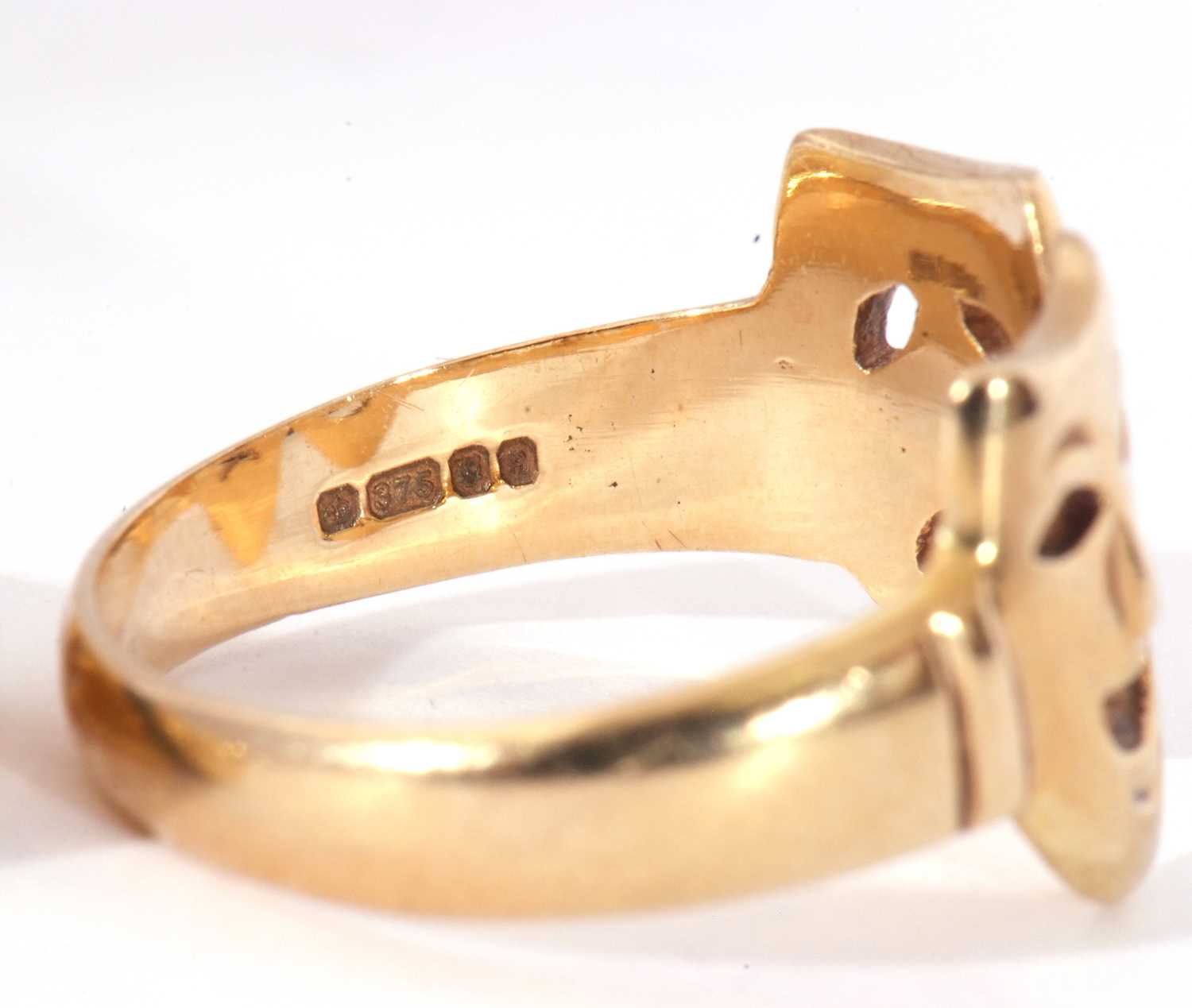 Mixed Lot: 9ct gold 'Comedy & Tragedy' mask ring, together with a 585 stamped designer ring set with - Image 9 of 12