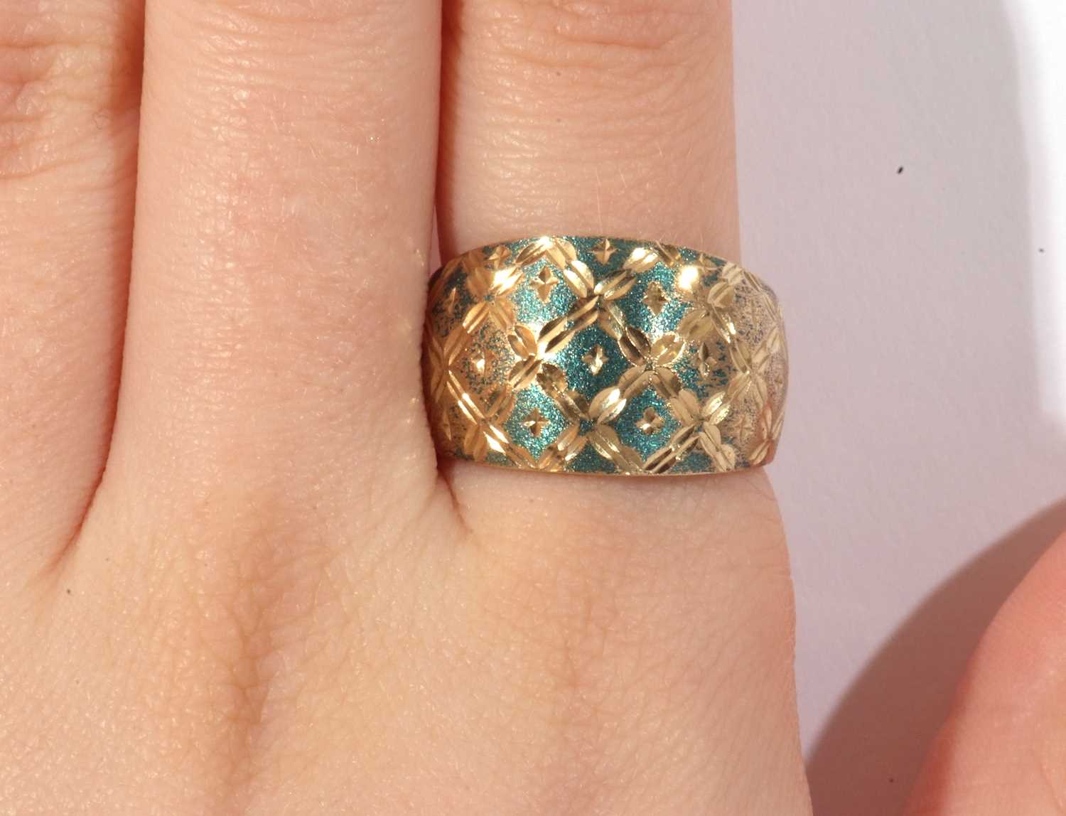 Modern 9ct gold wide band ring engraved and burnished in a geometric design, size Q, 2.0gms - Image 8 of 8